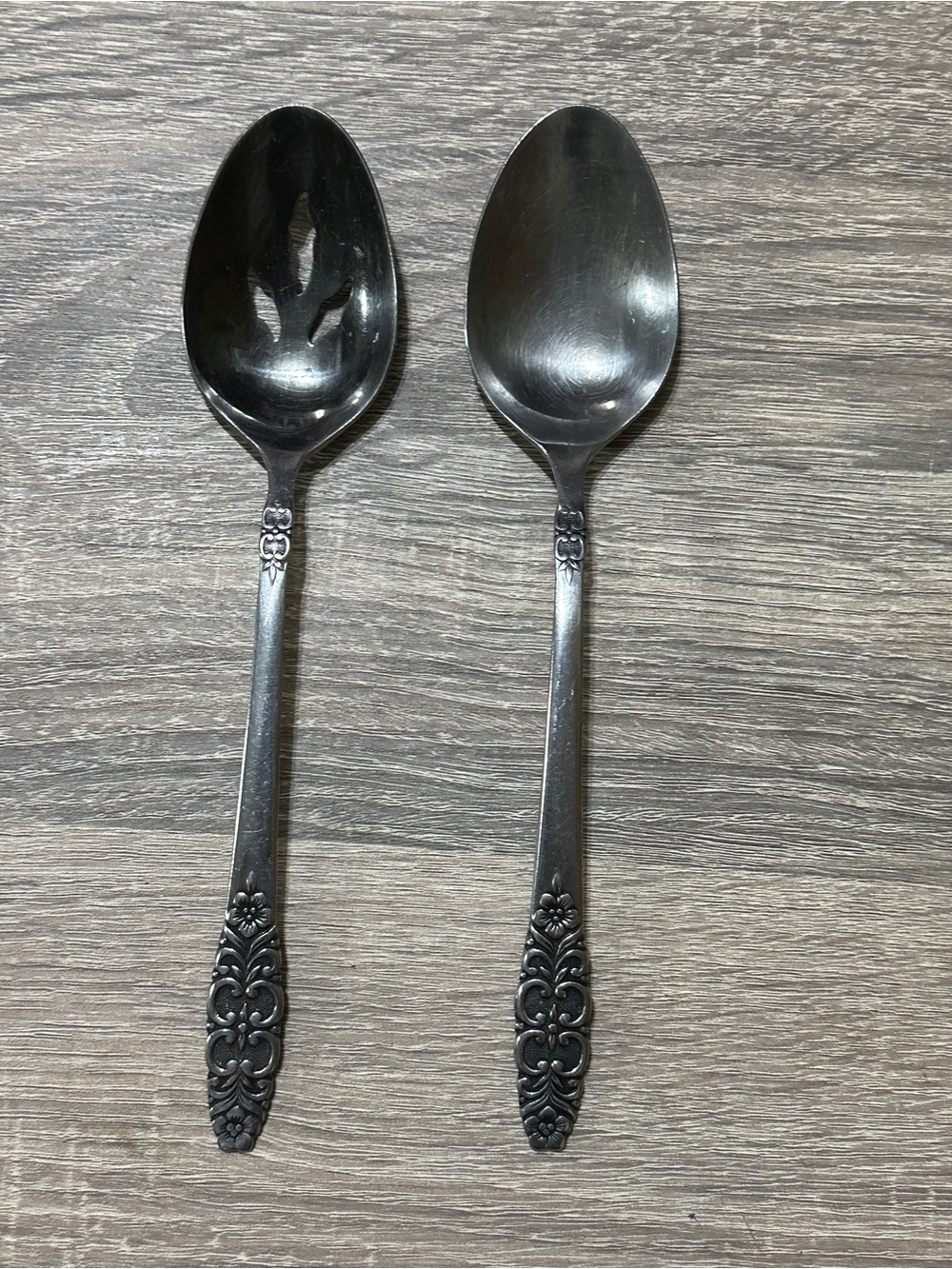 Oneida Northland Romford Stainless Steel Korea Floral Serving Spoons Set Of 2